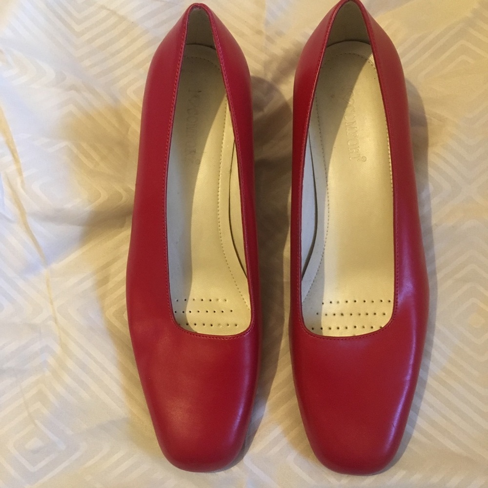Comfortable red heels NW